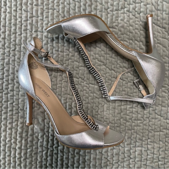 Silver Metallic T Strap Rhinestone Nine West Heels Pumps 8.5 Wedding Prom Shoes - Picture 3 of 7